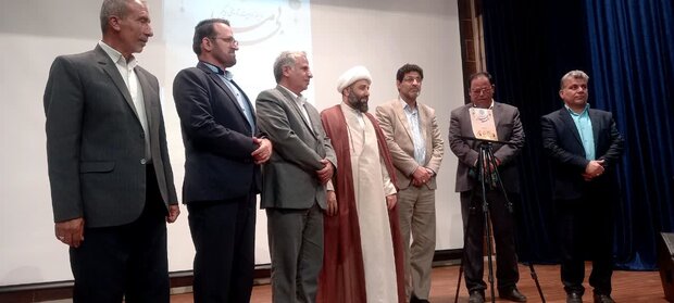 شب شعر انقلاب در آبدان برگزار شد