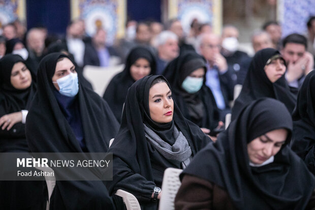 محمدباقر قالیباف رئیس مجلس شورای اسلامی و جمعی از نمایندگان مجلس، صبح امروز یکشنبه ۱۶ بهمن ۱۴۰۱ در آستانه فرارسیدن ایام چهل و چهارمین سالروز پیروزی انقلاب اسلامی، با حضور در حرم مطهر امام (ره)، با آرمان‌های امام (ره) تجدید میثاق کردند