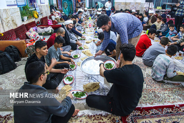 اعتکاف دانش آموزی در بجنورد