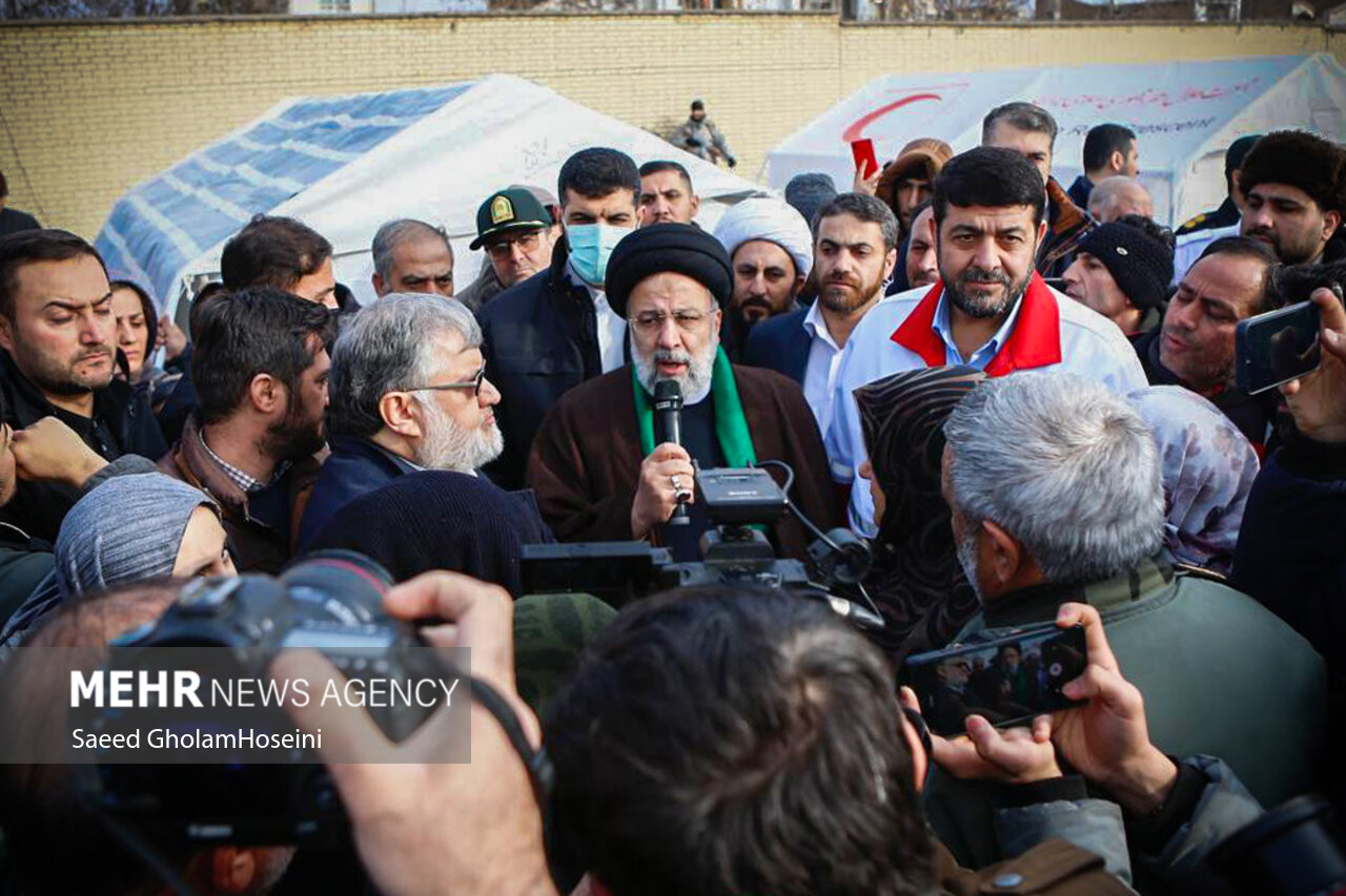 ایرانی صدر کا زلزلے سے متاثرہ شہر خوئی کا دورہ+تصاویر