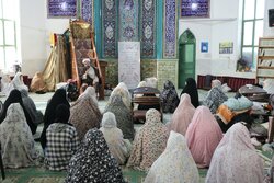 آموزش جوانی جمعیت در مسجد/ نقش مادربزرگ ها در نگهداری نوه ها