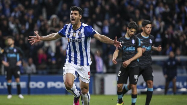 حمله به مهاجم ایران در آستانه الکلاسیکو پرتغال / طارمی «فلپس» شد!