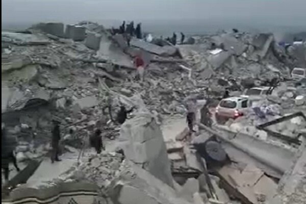 درگیری تروریستها بر سر تصاحب کمکهای ارسالی به زلزله زدگان