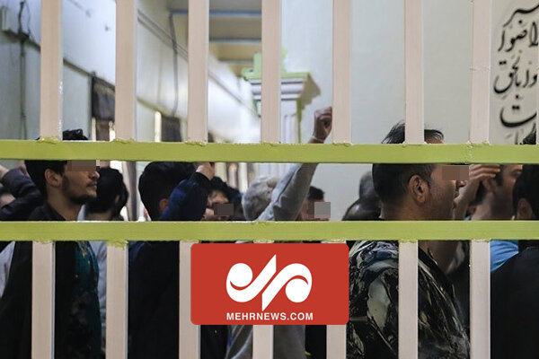 فیلم واکنش زندانیان به شنیدن خبر عفو گسترده مقام معظم رهبری فیلم واکنش زندانیان به شنیدن خبر عفو گسترده مقام معظم رهبری