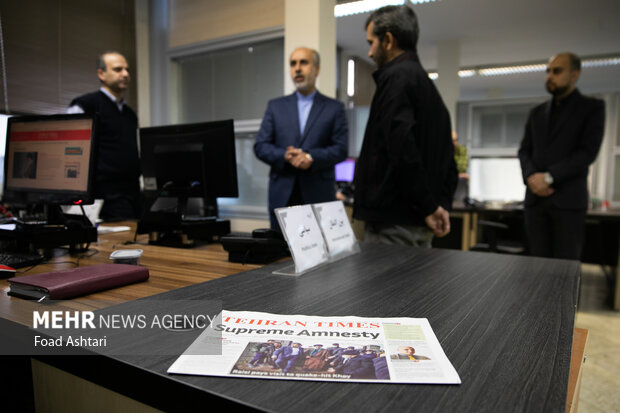  ناصر کنعانی سخنگوی وزارت امور خارجه در حال بازدید از تحریریه خبرگزاری مهر است 