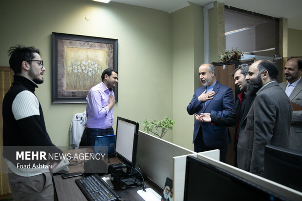  ناصر کنعانی سخنگوی وزارت امور خارجه در حال بازدید از تحریریه روزنامه تهران تایمز  است 