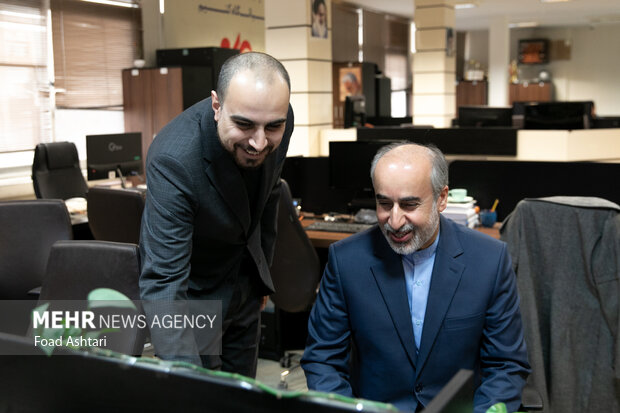ناصر کنعانی سخنگوی وزارت امور خارجه در حال انتشار خبر حضور خود در خبرگزاری مهر است