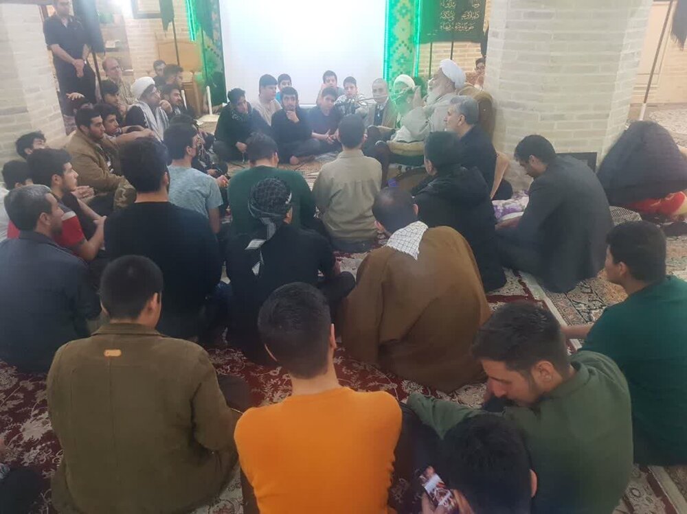 تمرین مسئولیت پذیری اجتماعی نوجوانان کرمانشاهی در اعتکاف