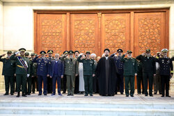 حرم امام خمینی ﴿رہ﴾ میں ایرانی مسلح افواج کے کمانڈروں کی تجدید عہد
