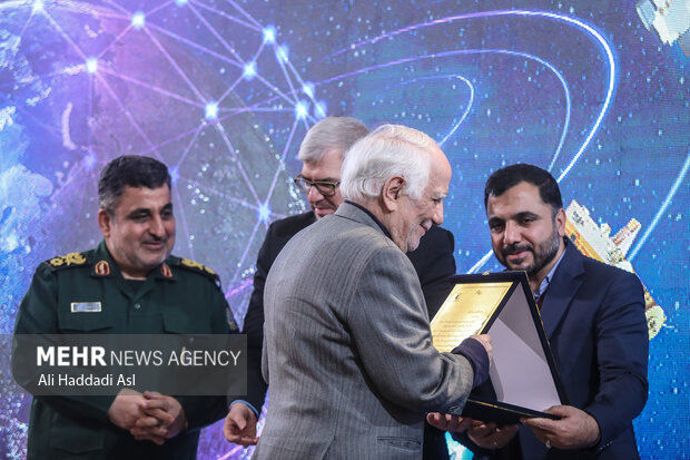سید شفتی رئیس سابق فضایی ایران در مراسم بزرگداشت روز فناوری فضایی حضور دارد