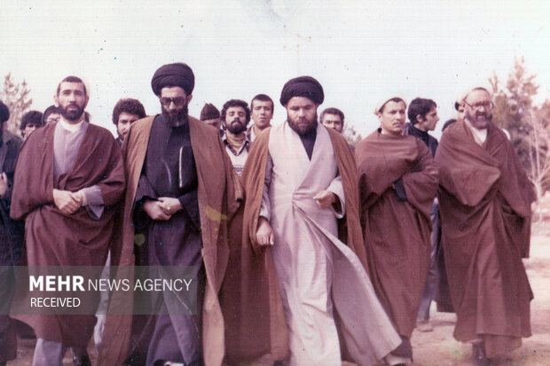 مقام معظم رهبری در ایام مبارزات انقلاب اسلامی