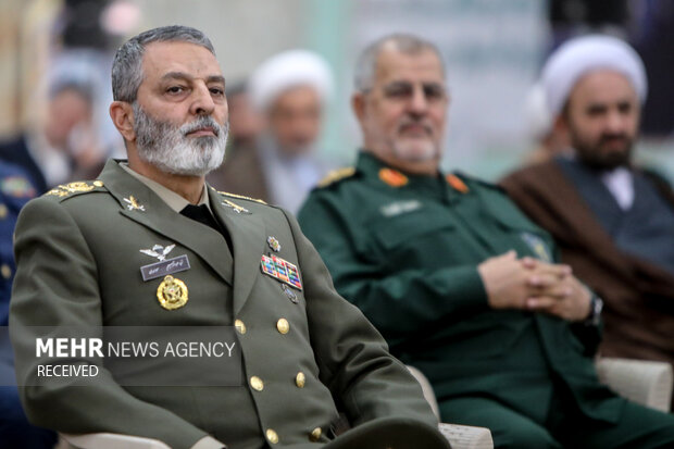 عبدالرحیم موسوی فرمانده کل ارتش در مراسم تجدید میثاق فرماندهان ارشد نیروهای مسلح با آرمان‌های بنیانگذار جمهوری اسلامی حضور دارد