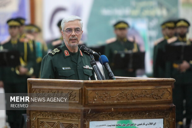 محمد باقری رئیس ستاد کل نیروهای مسلح در حال سخنرانی در مراسم تجدید میثاق فرماندهان ارشد نیروهای مسلح با آرمان‌های بنیانگذار جمهوری اسلامی است