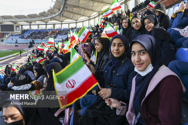 جشن ۳۰ هزار نفری دختران دهه هشتادی انقلاب