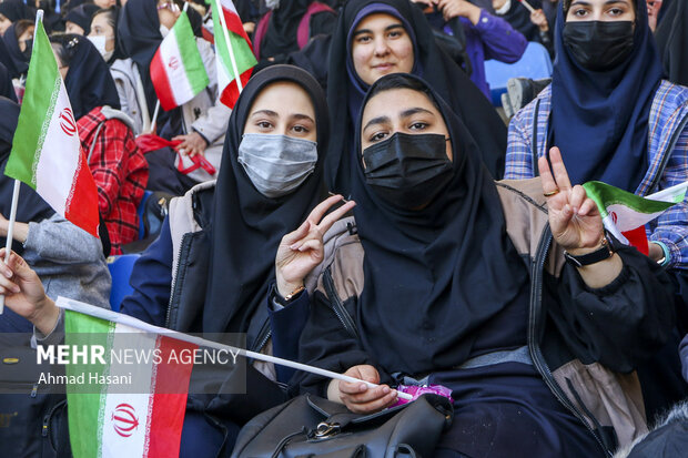 30 ہزار سے زائد طالبات کی موجودگی میں جشن انقلاب
