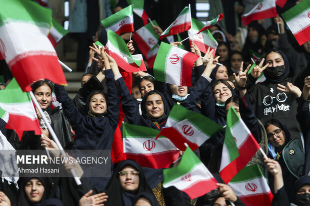 جشن بزرگ دختران دهه هشتادی انقلاب در مشهد