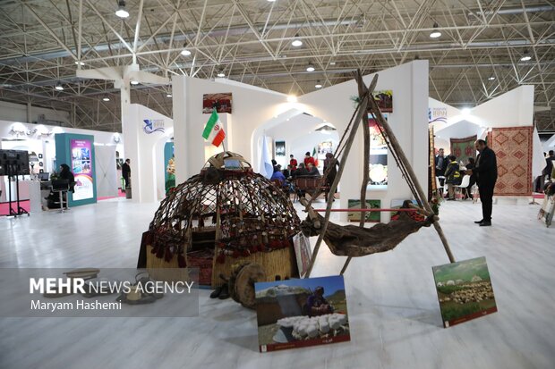 نمایشگاه را طی دو روز ببینید/صدای موسیقی فضای مذاکره را گرفت
