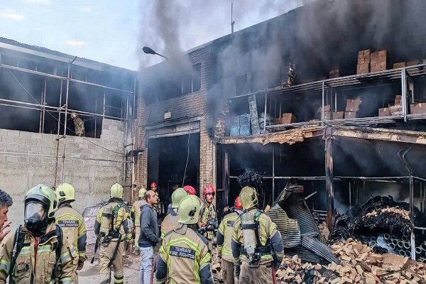 آتش‌سوزی در انبار مواد قابل اشتعال در خیابان فداییان اسلام