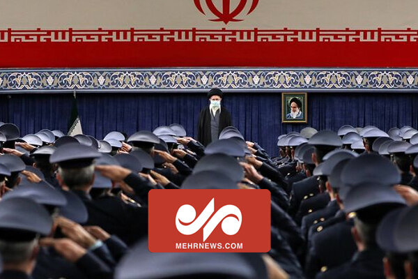 ورود رهبر انقلاب به حسینیه امام خمینی و خواندن سرود جمهوری اسلامی
