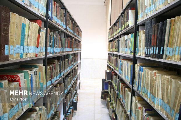 منابع کتابخانه‌های اردبیل یک میلیون جلد/بنیاد علوی کتاب اهدا کرد