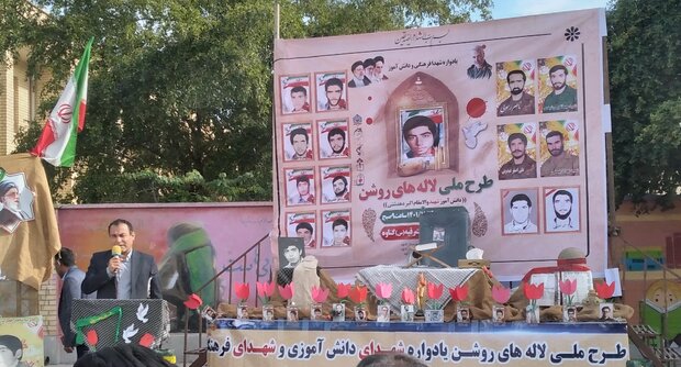 یادواره شهدای دانشآموز و فرهنگی در گناوه برگزار شد