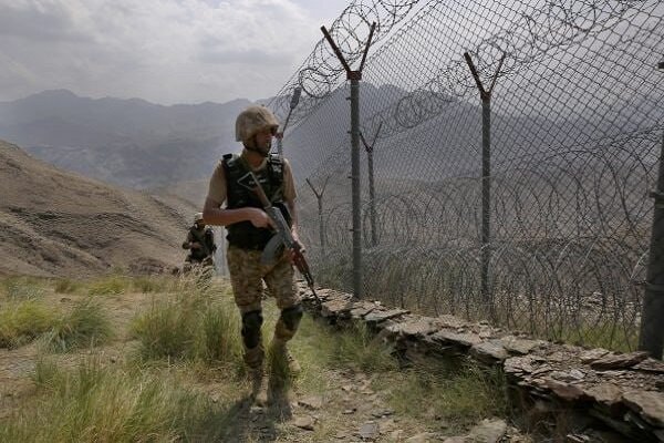 درگیری ارتش پاکستان و عناصر مسلح نزدیک مرز با افغانستان