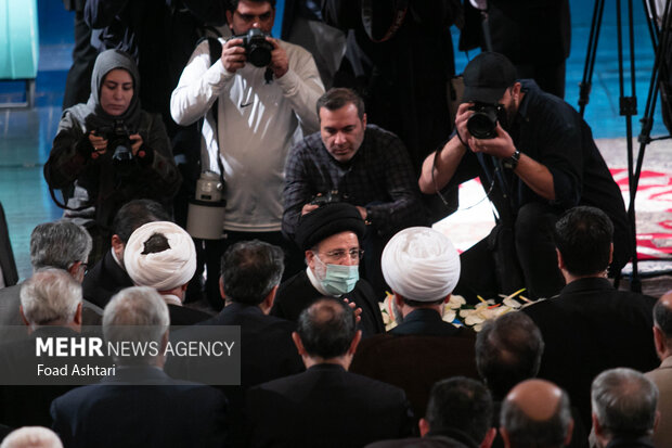 حجت الاسلام سید ابراهیم رئیسی رئیس جمهور در حال ورود به مراسم چهلمین جایزه کتاب جمهوری اسلامی ایران است