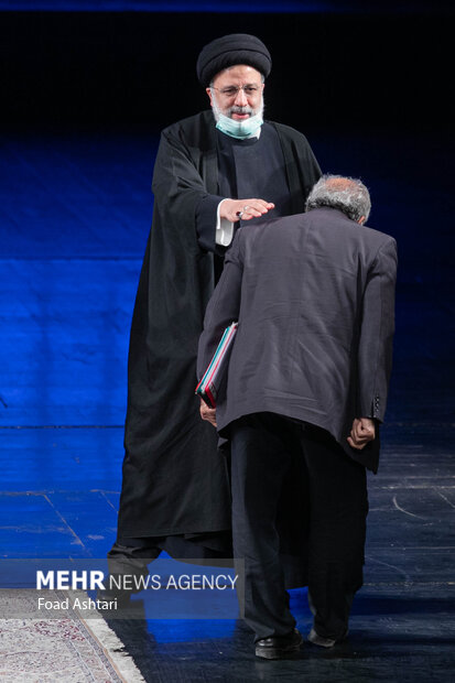 حجت الاسلام سید ابراهیم رئیسی رئیس جمهور 
 در مراسم چهلمین جایزه کتاب جمهوری اسلامی ایران حضور دارد
