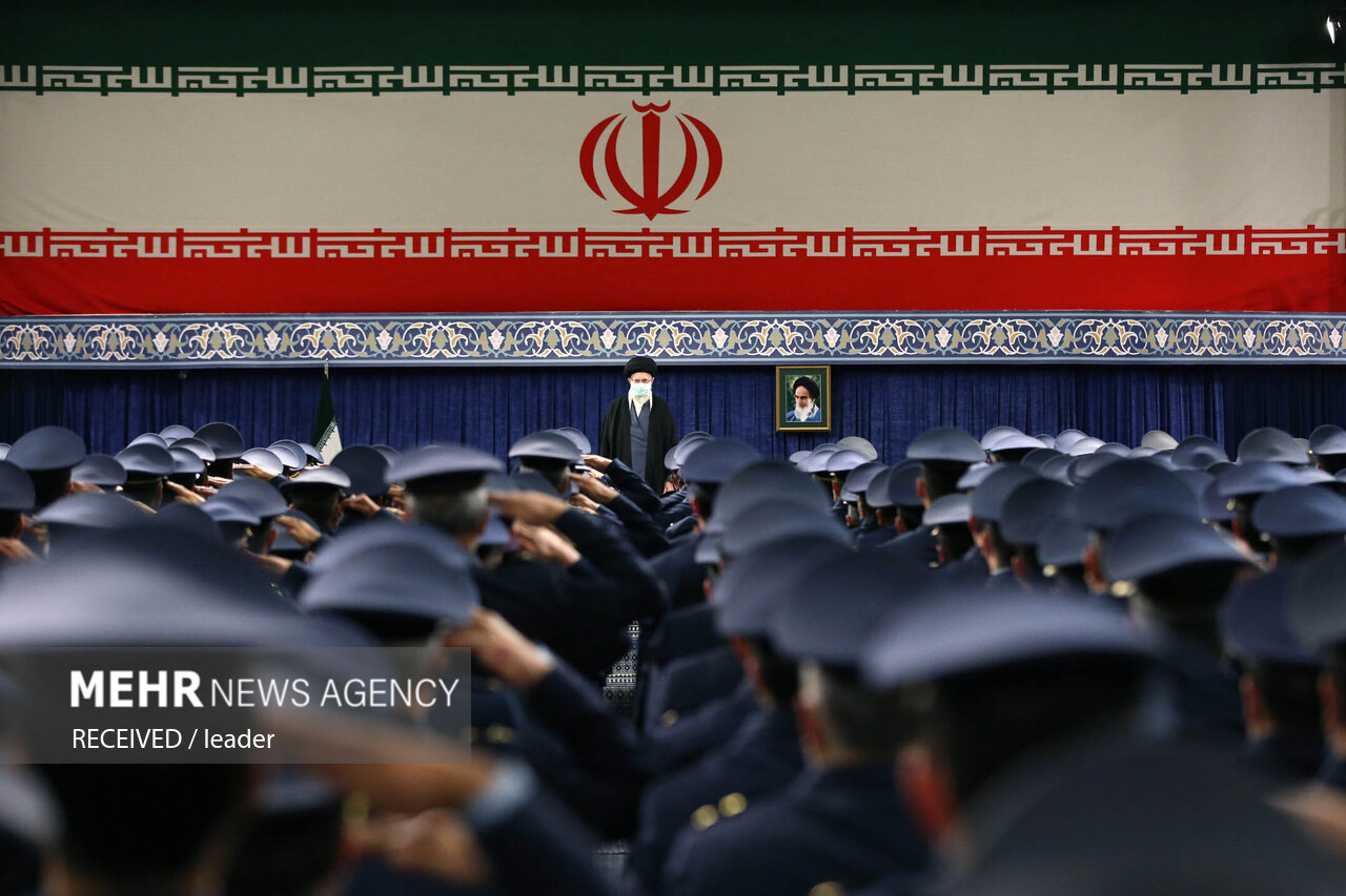 ایران کی ائیر فورس کے کمانڈروں کی رہبر انقلاب اسلامی سے ملاقات