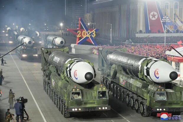 کره شمالی از موشک بالستیک بین‌قاره‌ای جدید خود رونمایی کرد+تصاویر