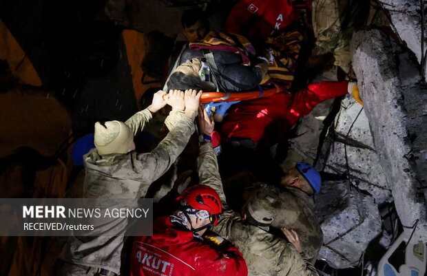 First UN aid reaches NW Syria as death toll tops 17,000