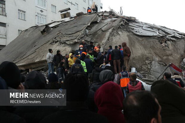 با گذشت چهار روز از وقوع زلزله مهیب در شهرهایی از کشور ترکیه و سوریه همچنان عملیات امداد و نجات و آوار برداری در مناطق زلزله زده ادامه دارد