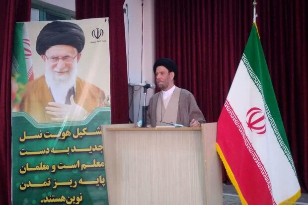 شرکت در راهپیمایی ۲۲ بهمن تکلیف اجتماعی دانش آموزان است