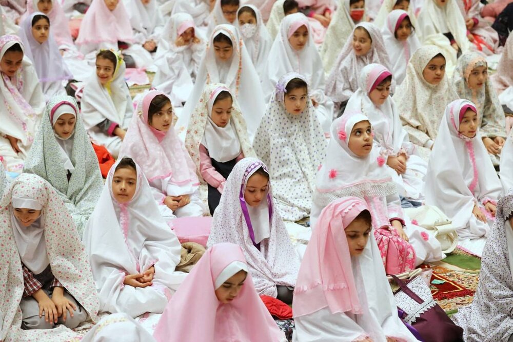 جشن عبادت ۳۱۳ دانش آموز دختر در گرگان برگزار شد