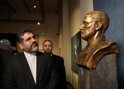 بازدید وزیر فرهنگ از نمایشگاه پانزدهمین جشنواره هنر های تجسمی