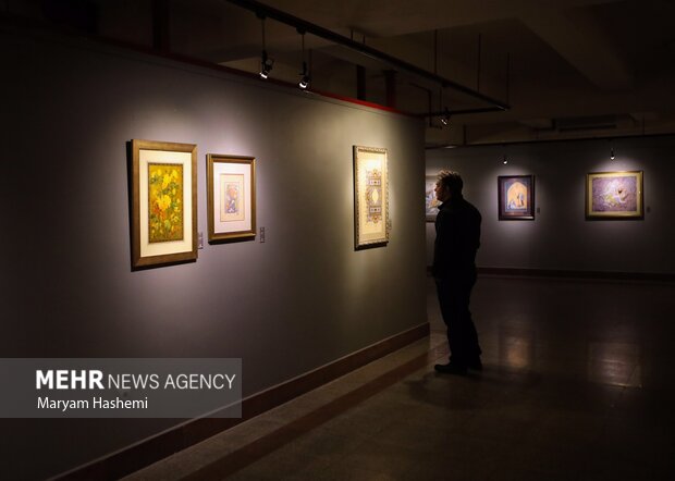 نمایشگاه پانزدهمین جشنواره هنر های تجسمی فجر در فرهنگستان هنر در حال برگزاری است