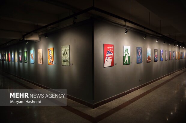 نمایشگاه پانزدهمین جشنواره هنر های تجسمی فجر در فرهنگستان هنر در حال برگزاری است