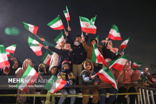 ملت ایران افتخارات بزرگی را با پرچم ایران رقم زده اند