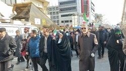 امیر دریادار سیاری در راهپیمایی ۲۲ بهمن حضور یافت