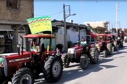 حضور کشاورزان در راهپیمایی ۲۲ بهمن در وحدتیه