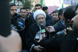 پیام حضور گسترده مردم در راهپیمایی ۲۲ بهمن ایستادگی پای انقلاب و ارزش ها است