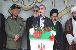 راه نجات و دوام جمهوری اسلامی حفظ و پایبندی به شعارهای انقلاب است