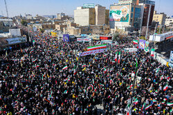 مردم انقلابی قم در محکومیت حادثه تروریستی کرمان راهپیمایی می کنند