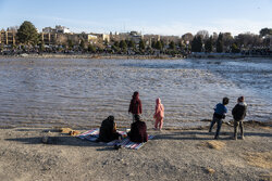 شهروندان بستر رودخانه زاینده رود را ترک کنند