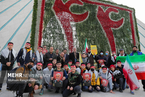 حضور پرشور مردم در جشن پیروزی انقلاب/ ایران جلوه انسجام ملی بود
