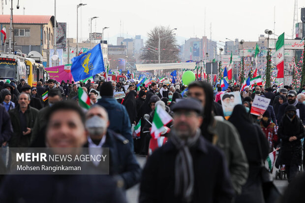 Tehraners mark 22nd Bahman celebrations