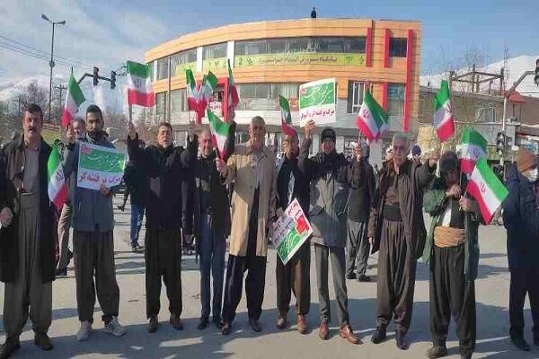 آغاز راهپیمایی باشکوه ۲۲ بهمن در ارومیه/اقوام و ادیان همه دریک صف