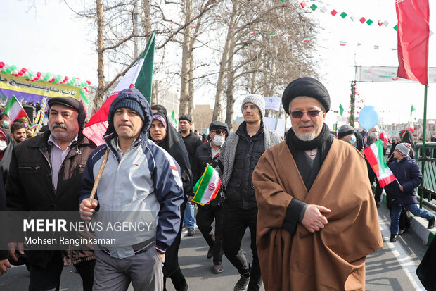 Tehraners mark 22nd Bahman celebrations