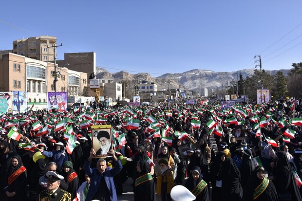 سیل جمعیت در راهپیمایی ۲۲ بهمن بیرجند