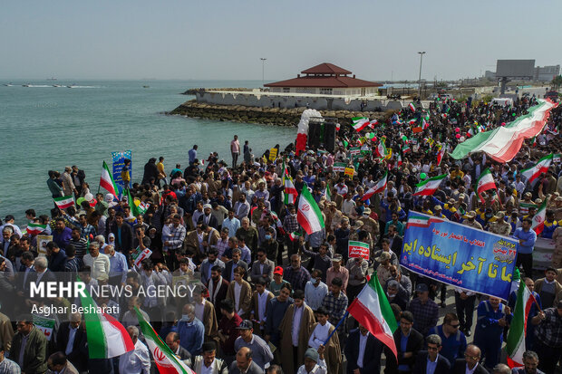 جزیرہ قشم میں 22 بہمن کی مناسبت سے عظيم الشان ریلی کا اہتمام
